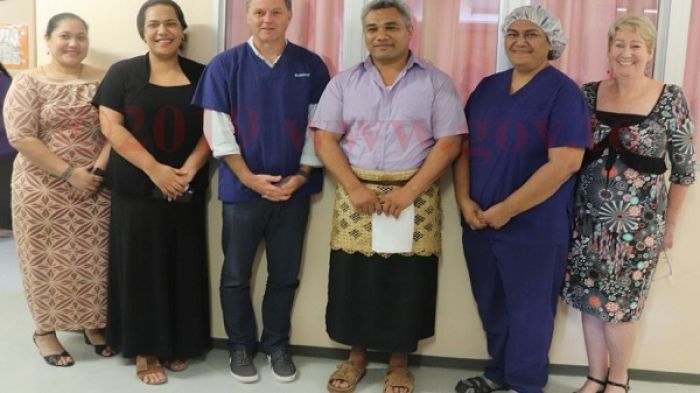 Ha he taa ni &#039;a e Toketā Pule Falemahaki Vaiola Toketā Lisiate &#039;Ulufonua, Toketā Ma’olunga ‘i he Uooti ‘a e Kakai Lalahí (Medical Ward), Toketā Loutoa Po’ese, Sister Talosia Vakatā, Toketā Tusinga Poloniati pehe kia Toketā Chris Hair mo Catherine Conway mei he ANZGITA (Australia &amp; New Zealand Gastroenterology International Training Association)