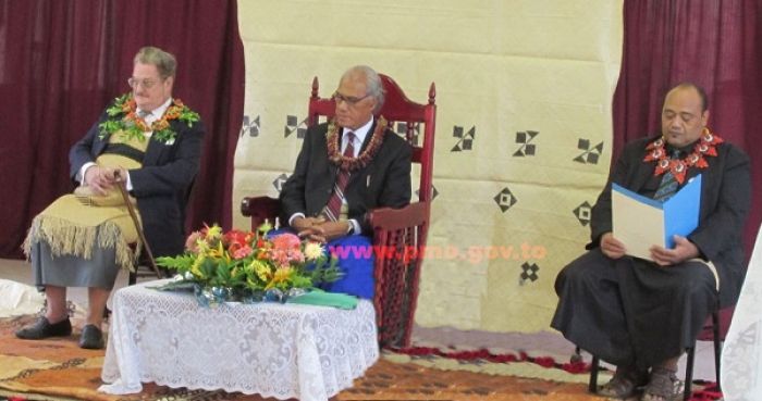 L-R Lord Dalgety, &#039;Akilisi Pohiva PM and Fe&#039;ao Vakata Former Minister of Internal Affairs (Photo: Government of Tonga)