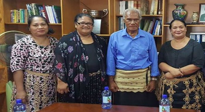 Prime Minister &#039;Akilisi Pohiva and TBC senior staffers. (L-R) Viola Ulakai, Laumanu Petelo, Hon Pohiva and Nanise Fifita. Photo/Nanise Fifita (Facebook)