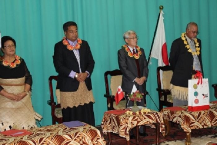 Lady &#039;Eseta Fusitu&#039;a, Hon. Poasi Tei, H.E.Dr.Kazuchika Hamuro (&#039;Amipasitoa Maloloo Siapani ki Tonga) mo &#039;Ahongalu Fusimalohi