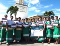 The first “Microsoft Office Specialist” certified students at Liahona High School: Kukuna ‘Ahome‘e, Sēmisi Fifita, Vutulongo Huhane, Fe‘ofani Huni, Cindy ‘Iongi (missing), ‘Iunisi Kata, Siosiua Lātū, Faka‘ānaua Moala, Moonlight Muti, Lesieli Paletu‘a, Sione Pasikala, Zhaidellynn Tafea, Robin H. Tafengatoto, Tuasivivalu Vaitaki, Diana Fie‘eiki.  (Niuvākai Photo: SAMokofisi) 