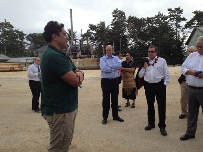 Sea Malōlō Poate Kau Talēkita Tonga Forest Products Limited mo e Minista Ki Muli &#039;a Nu&#039;usila Murray McCully