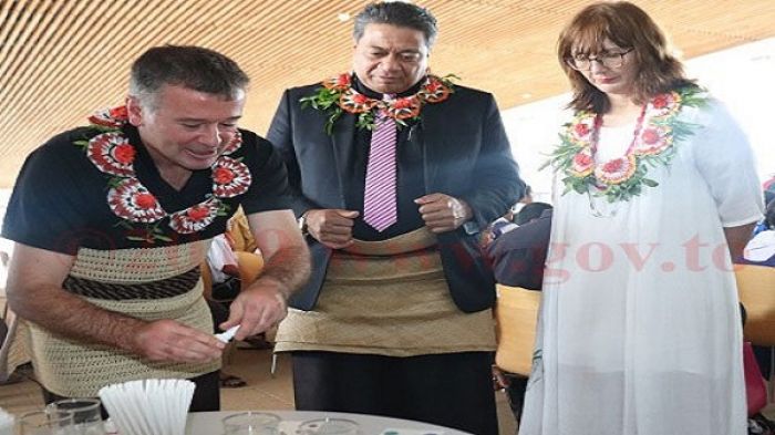 Dr. Graig Grant of the Otago Museum (left) Minister for MEIDECC Hon. Poasi Tei and the NZ High Commissioner HE Tiffany Babington