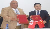 Acting Prime Minister and Minister for Tourism Hon Semisi Sika and Acting Ambassador of the People’s Republic of China to Tonga, H.E Mr. Yang Zhaohui signed and exchange the handover certificate of the lights