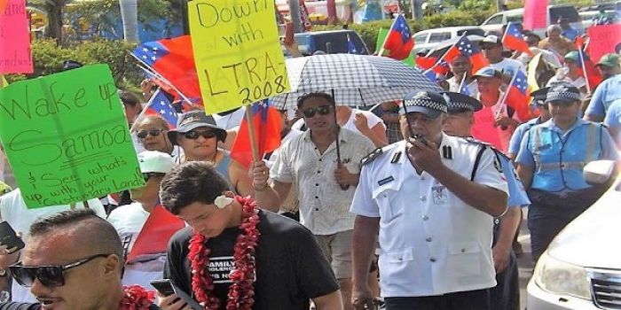 There was a heavy police presence in Apia as about 200 people turned out to protest against land laws. A land rights protest in Apia last year. Photo: RNZI / Autagavaia Tipi Autagavaia