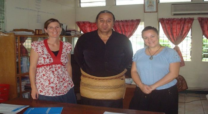 Dr. Viliami Toalei Manu in the middle