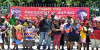 Papuans gather at the roadside to welcome China&#039;s President Xi Jinping in Port Moresby during the APEC summit