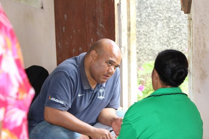 Dr. Reynold &#039;Ofanoa lolotonga &#039;ene fale&#039;i ha taha &#039;o e Hou&#039;eiki Fafine